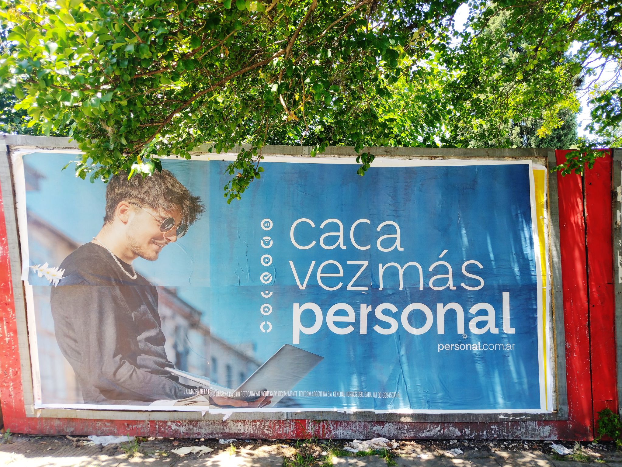 Cuando un error publicitario genera impacto: atención, visibilidad y marca en la vía pública